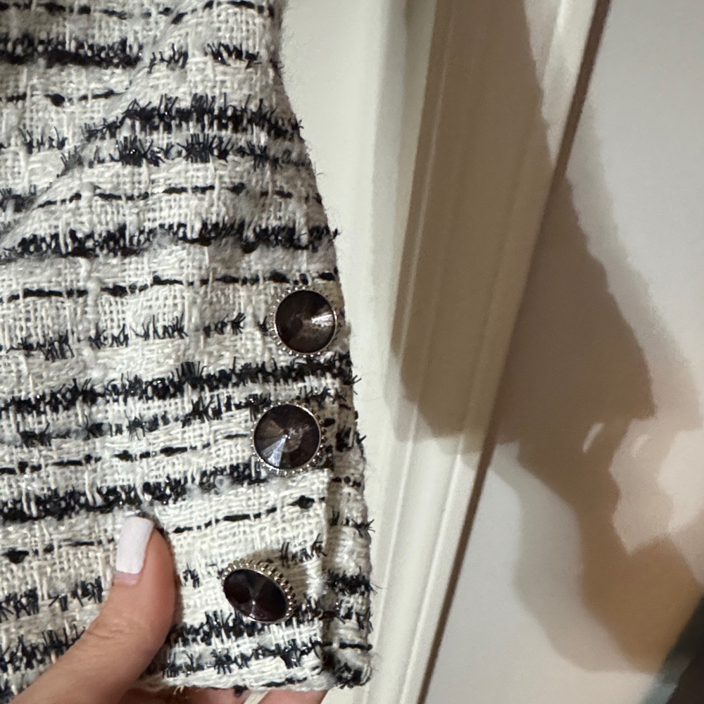 Chic Striped Blazer - Picture 6 of 8
